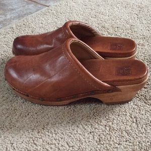 Frye leather clogs